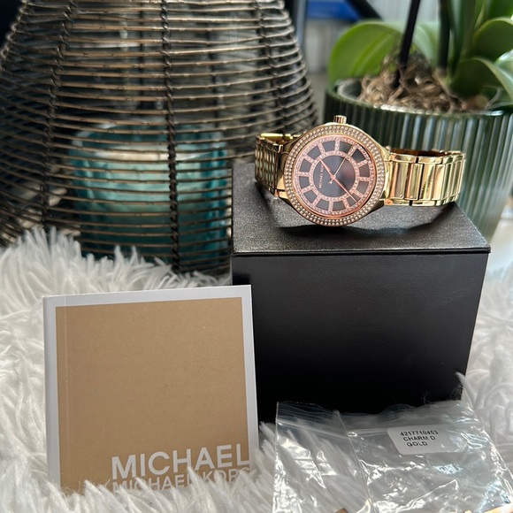 Michael Kors Watch - Picture 2 of 8